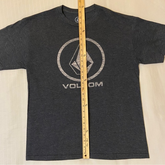 Volcom gray comfy relaxed t-shirt sz L 50/50 cotton/polyester - Picture 2 of 11